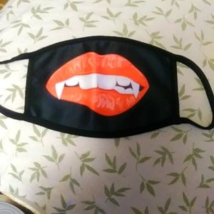Vampire bite lips facemask large